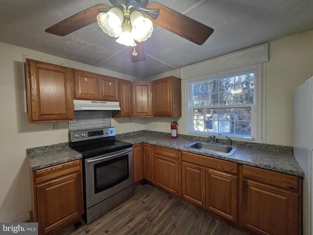 110 Howard Ave - Photo 7 of 11