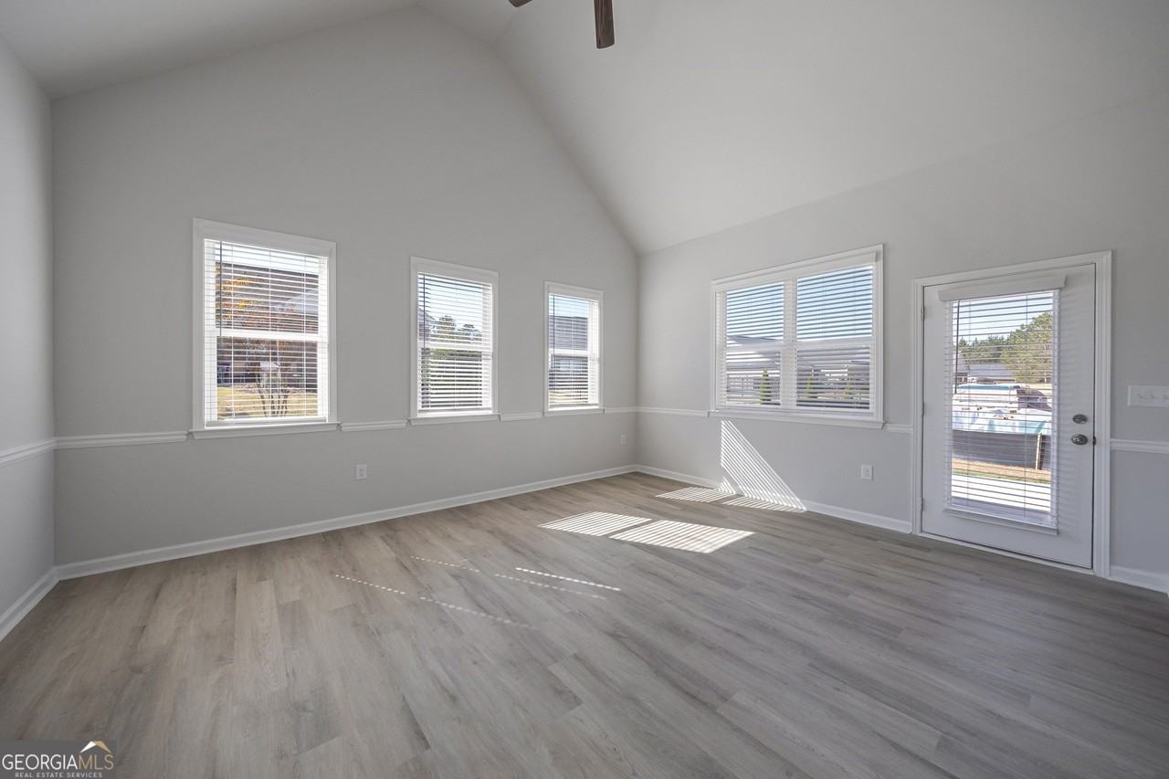 931 Park Place St - Photo 7 of 17