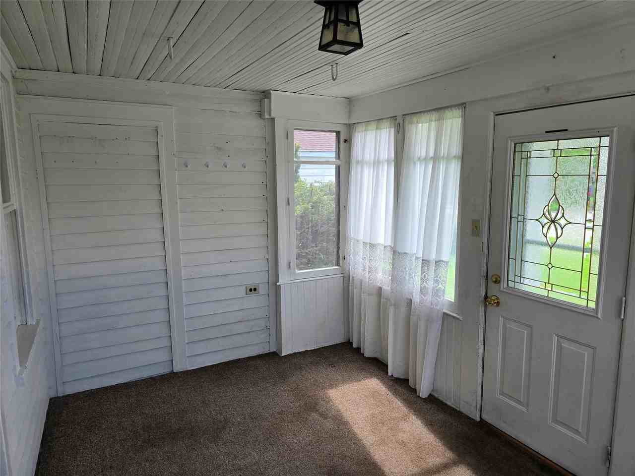 112 E Plum St - Photo 3 of 12