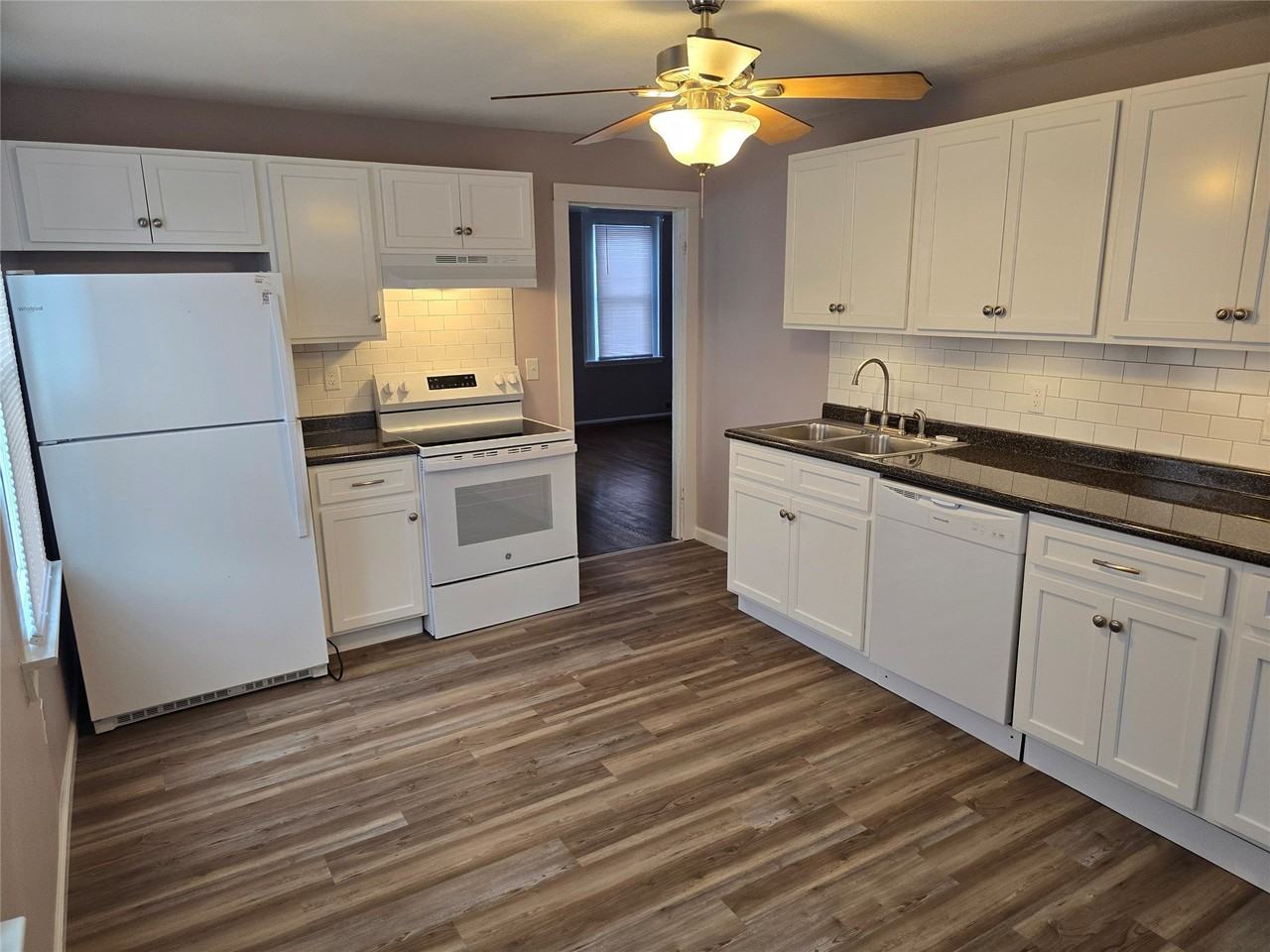 112 E Plum St - Photo 4 of 12