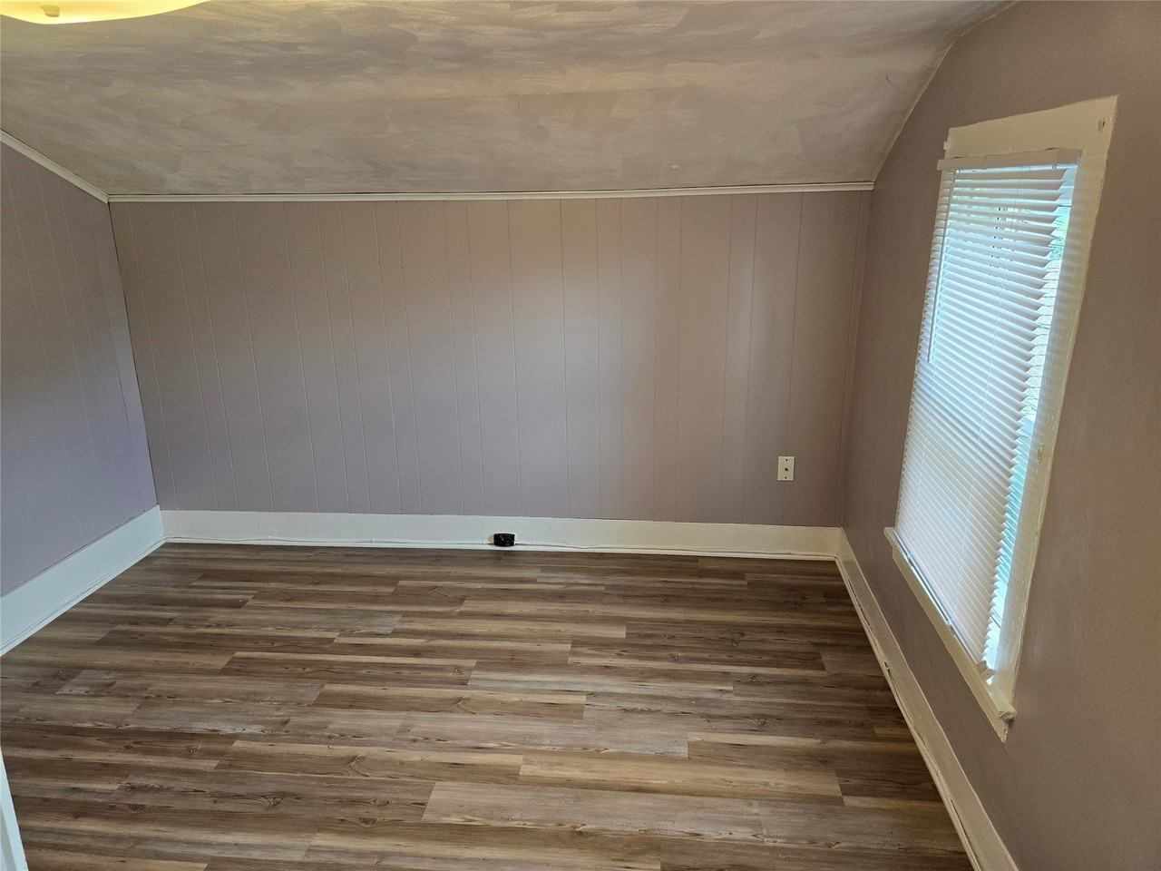 112 E Plum St - Photo 7 of 12