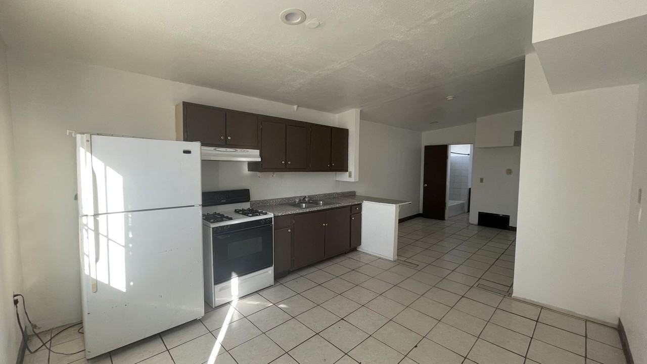 605 Meadow Road unit: House - Photo 3 of 16