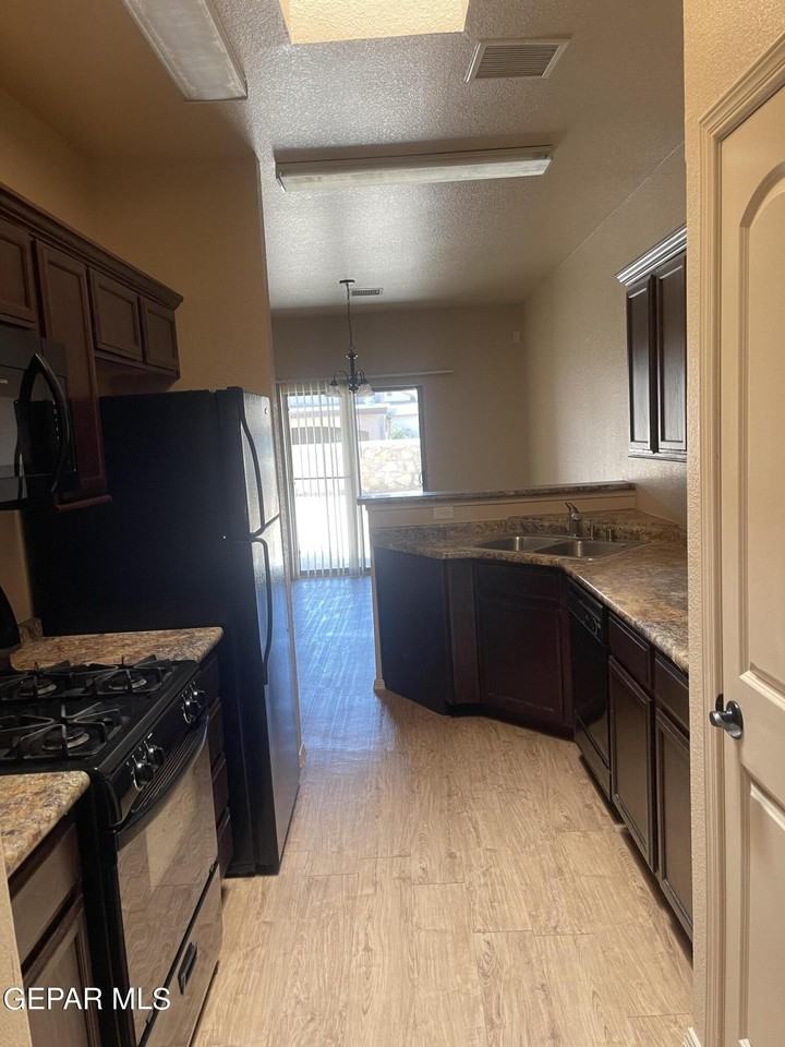 14306 Arthur Ashe Ct Unit B #B - Photo 6 of 22