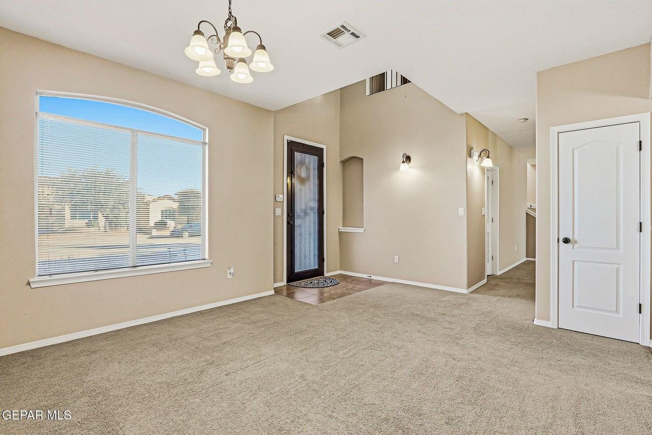 3165 Sarina Cir - Photo 2 of 34