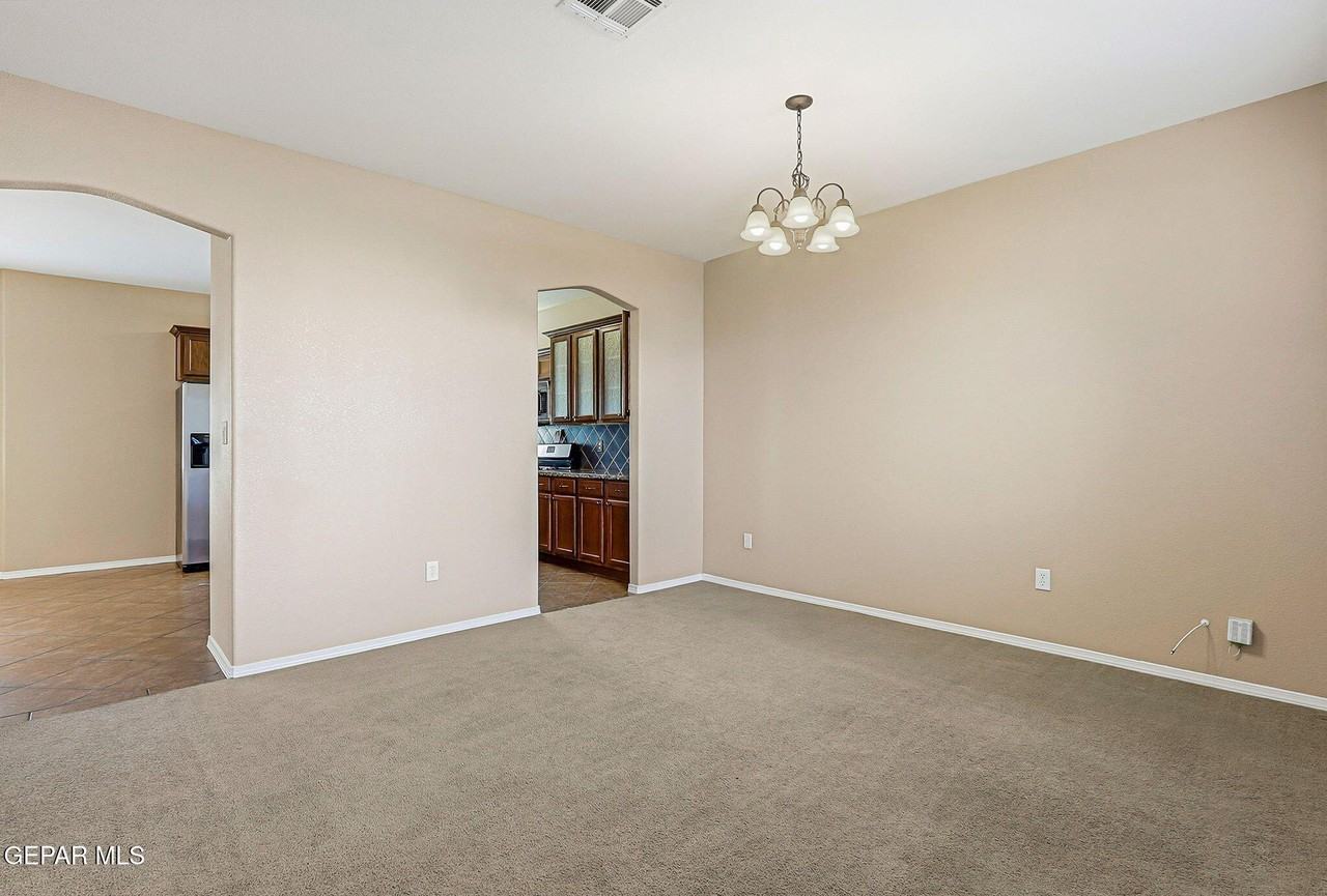 3165 Sarina Cir - Photo 3 of 34