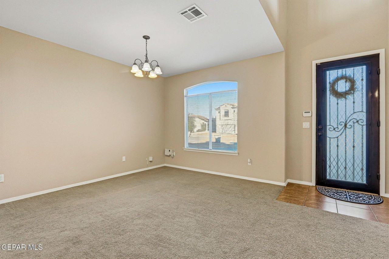 3165 Sarina Cir - Photo 4 of 34