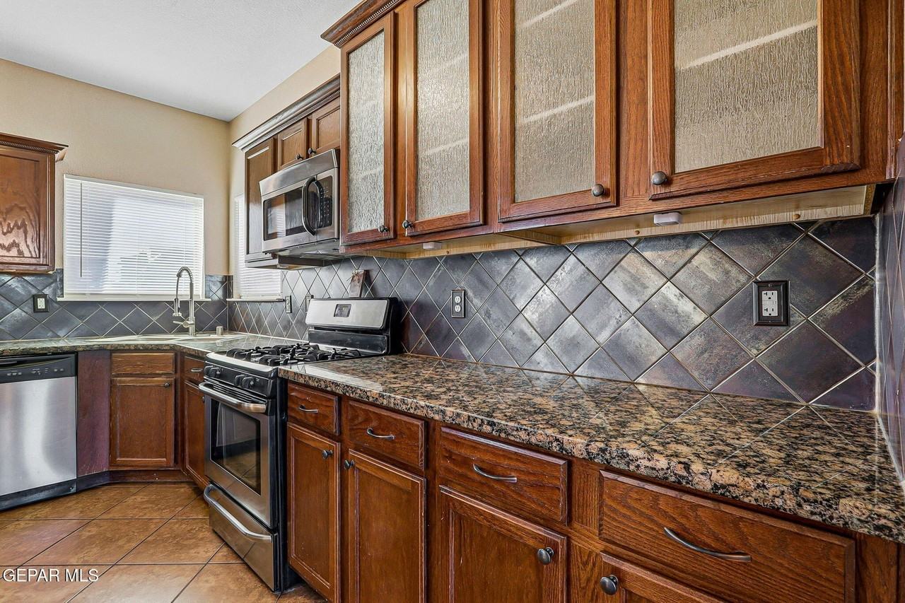 3165 Sarina Cir - Photo 5 of 34