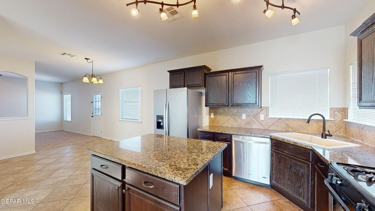 12729 Destiny Ave - Photo 6 of 35