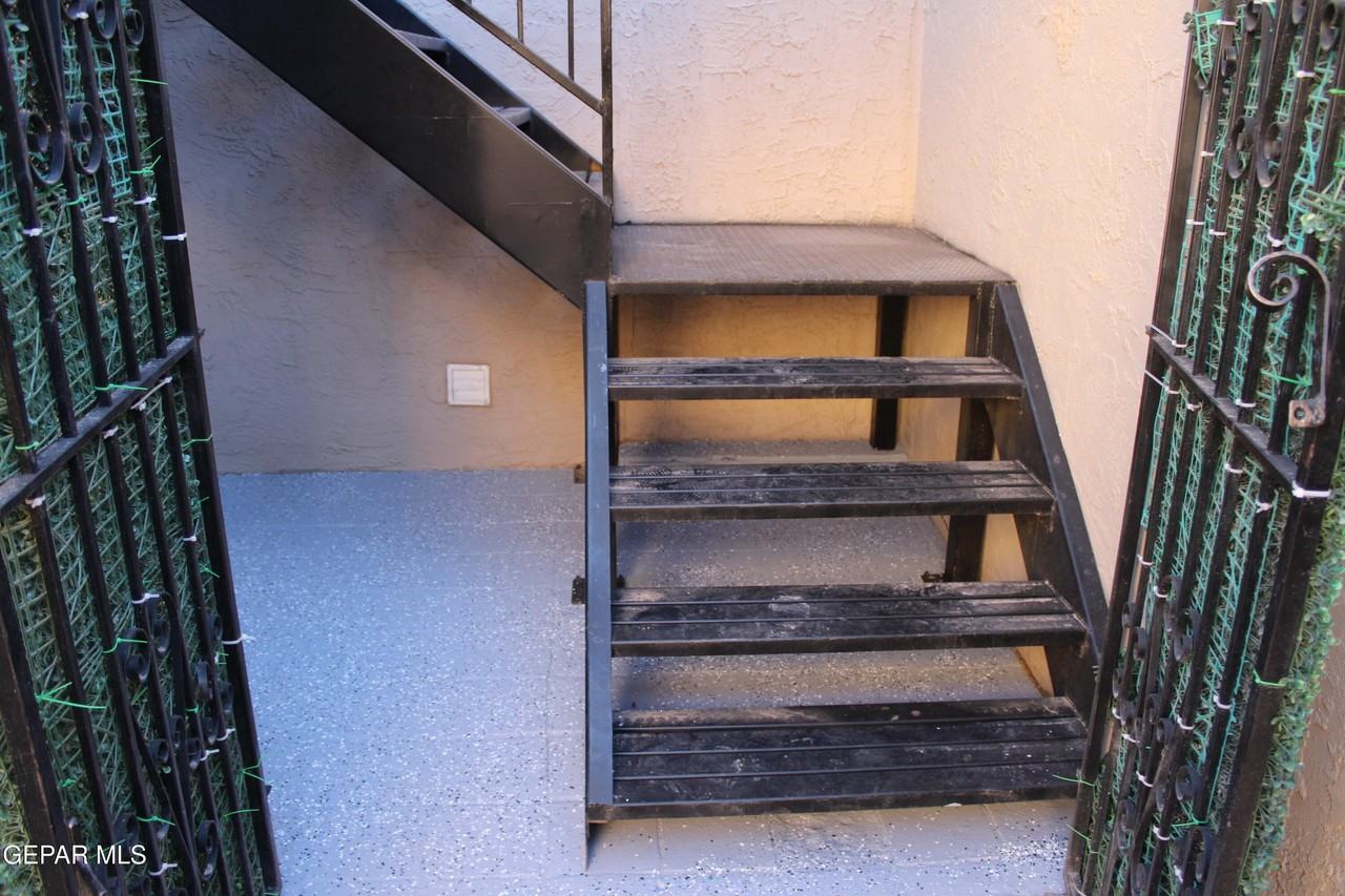 11100 La Quinta Pl Apt D #D - Photo 3 of 24