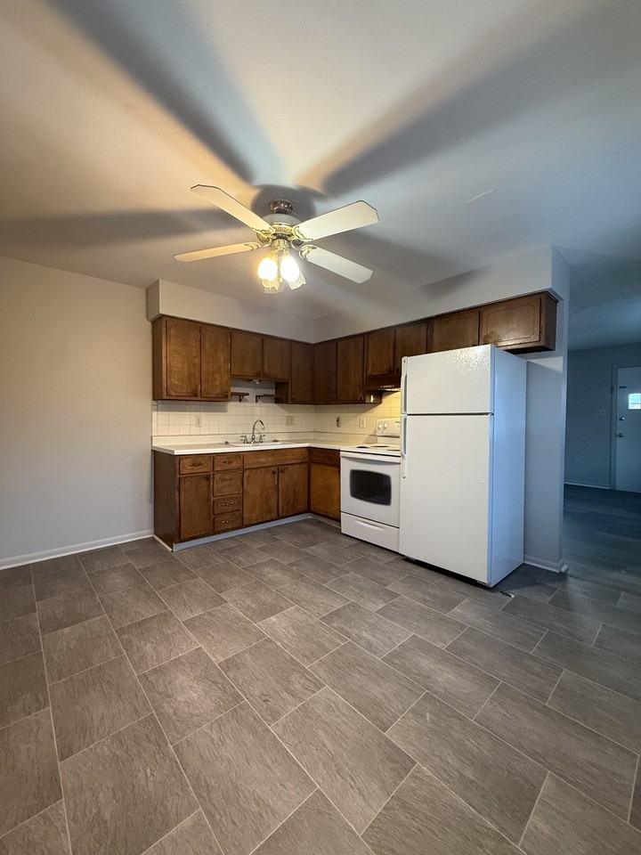 425 Beechwood Drive - Photo 3 of 11