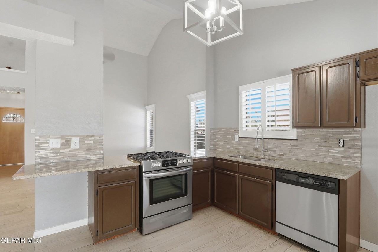 11734 Stone Castle Dr - Photo 7 of 20