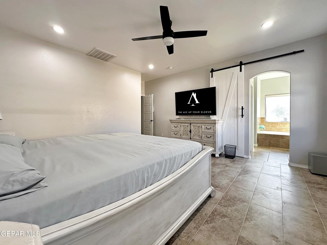 5037 Lone Cactus Ct - Photo 4 of 25