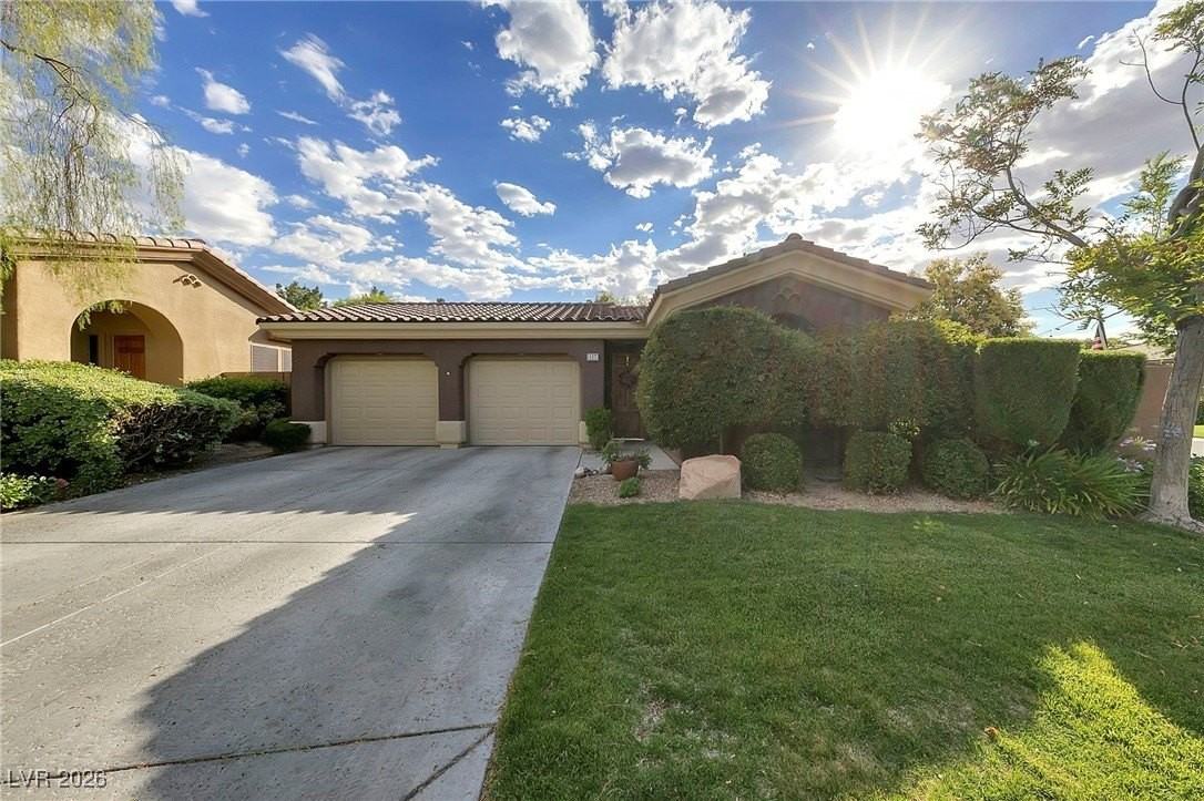 117 Emerald Dunes Cir - Photo 2 of 34