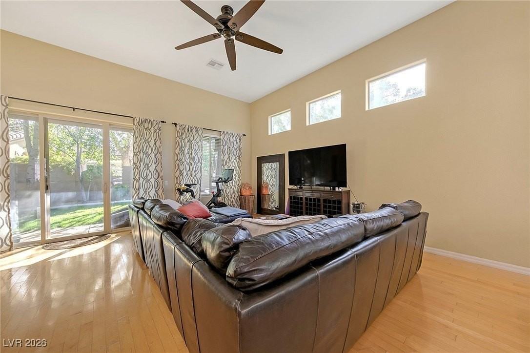 117 Emerald Dunes Cir - Photo 4 of 34