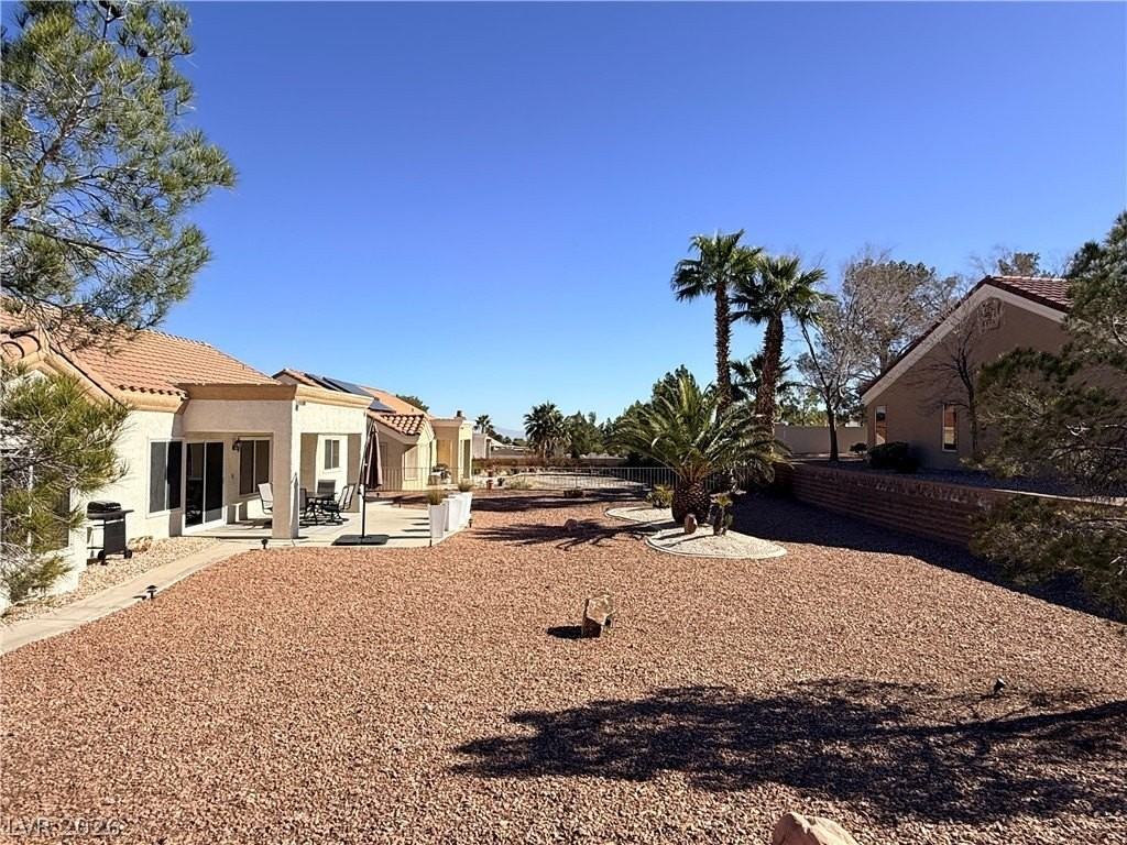 9605 Sundial Dr - Photo 4 of 26