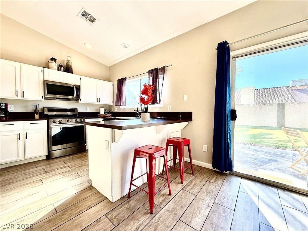 2033 Riderwood Ave - Photo 7 of 19