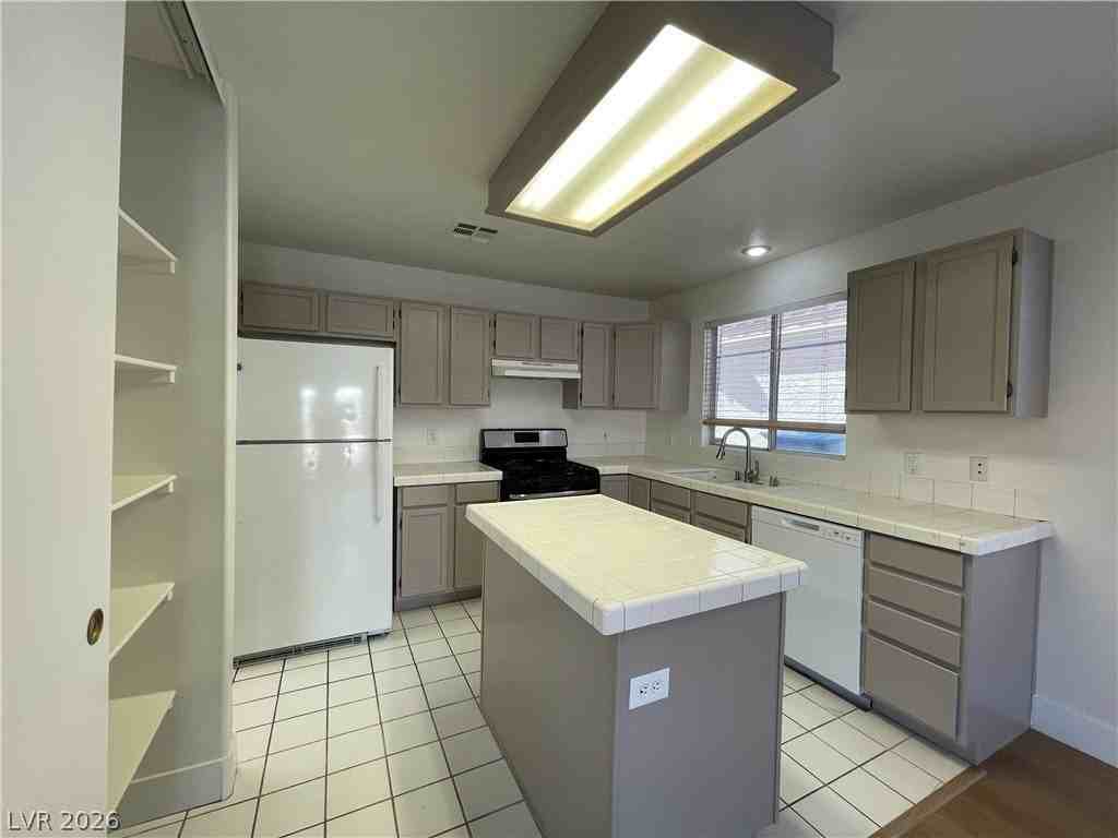 8348 Pendragon Cir - Photo 4 of 19