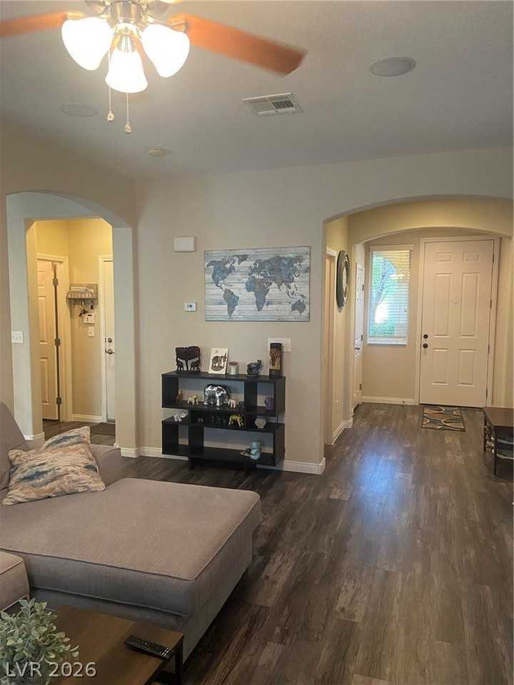 8439 Quarentina Ave - Photo 4 of 30