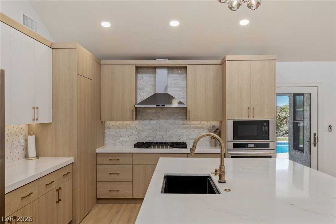 4045 W Mardon Ave - Photo 6 of 50