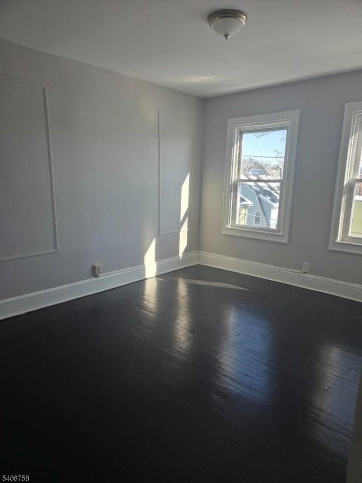 54 Arsdale Ter #2 - Photo 7 of 9