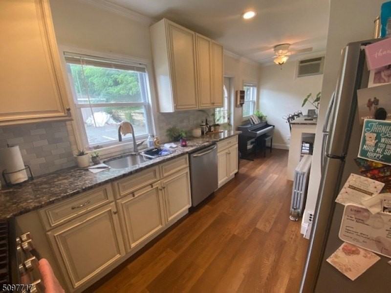 134 Washington St #1 - Photo 5 of 23