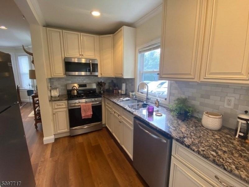 134 Washington St #1 - Photo 6 of 23