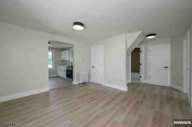 35 Amsterdam Ave - Photo 4 of 15