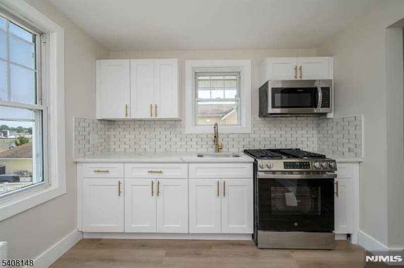 35 Amsterdam Ave - Photo 5 of 15