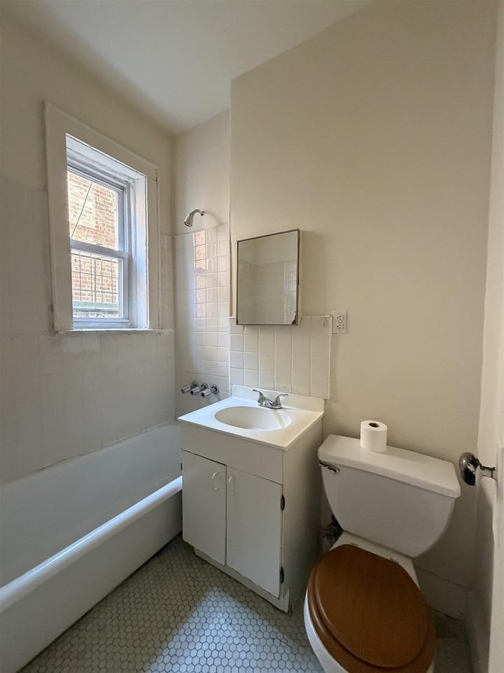 5-7 Kelly Pkwy #302 - Photo 7 of 12