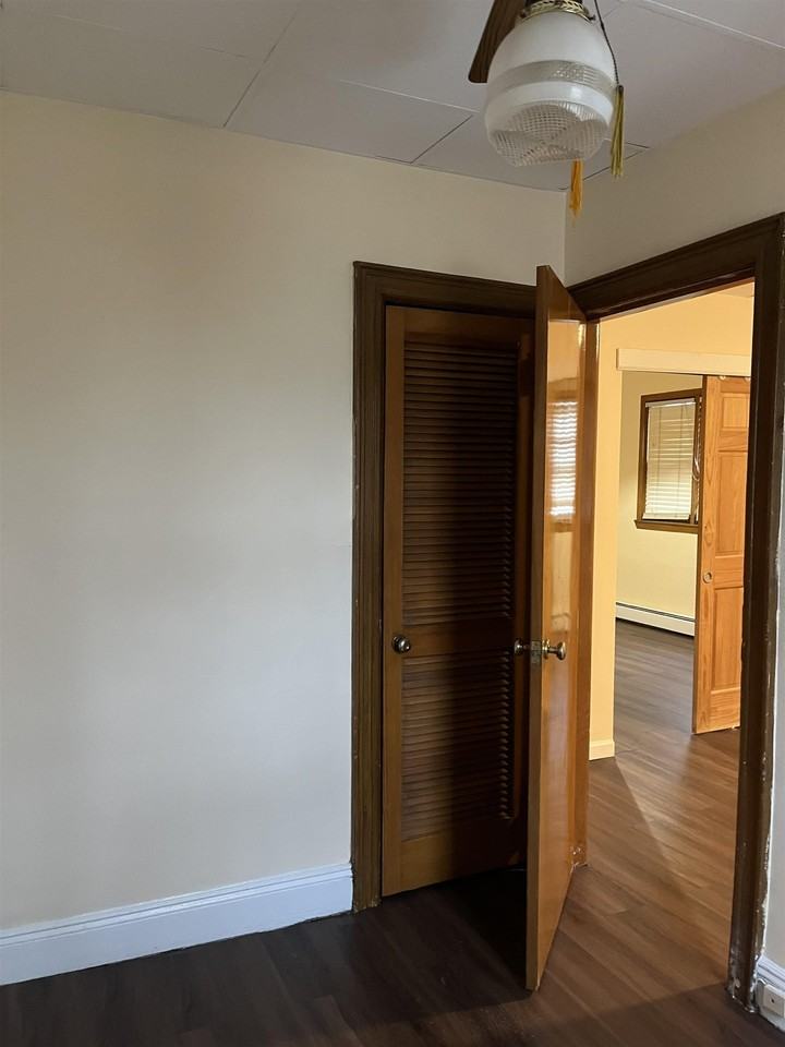 36 Humphrey Ave - Photo 4 of 10