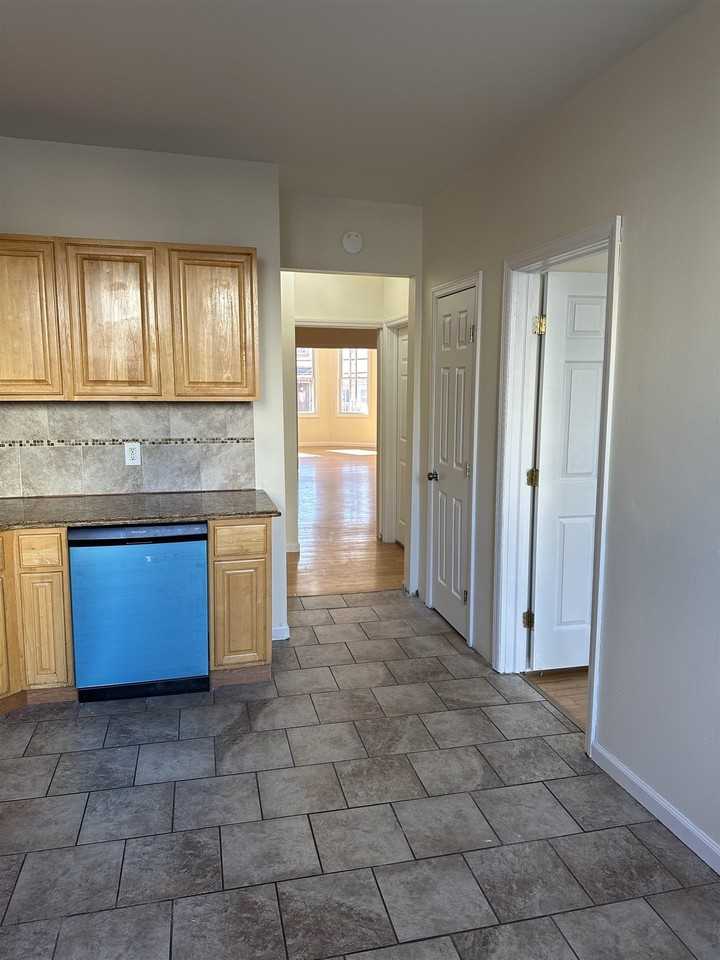 125 W 28th St #1 - Photo 2 of 13