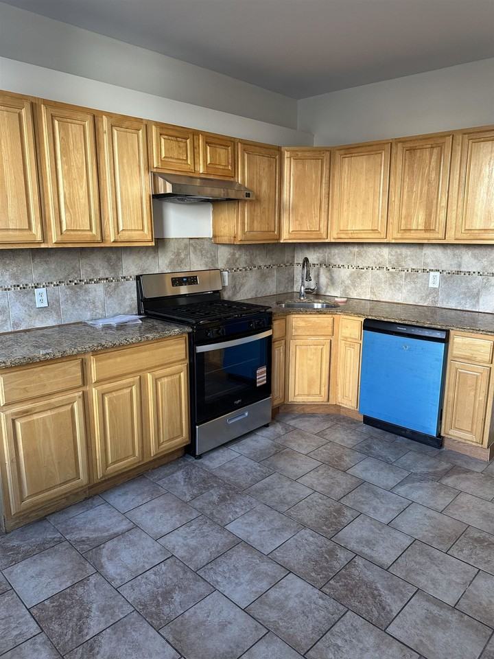 125 W 28th St #1 - Photo 3 of 13