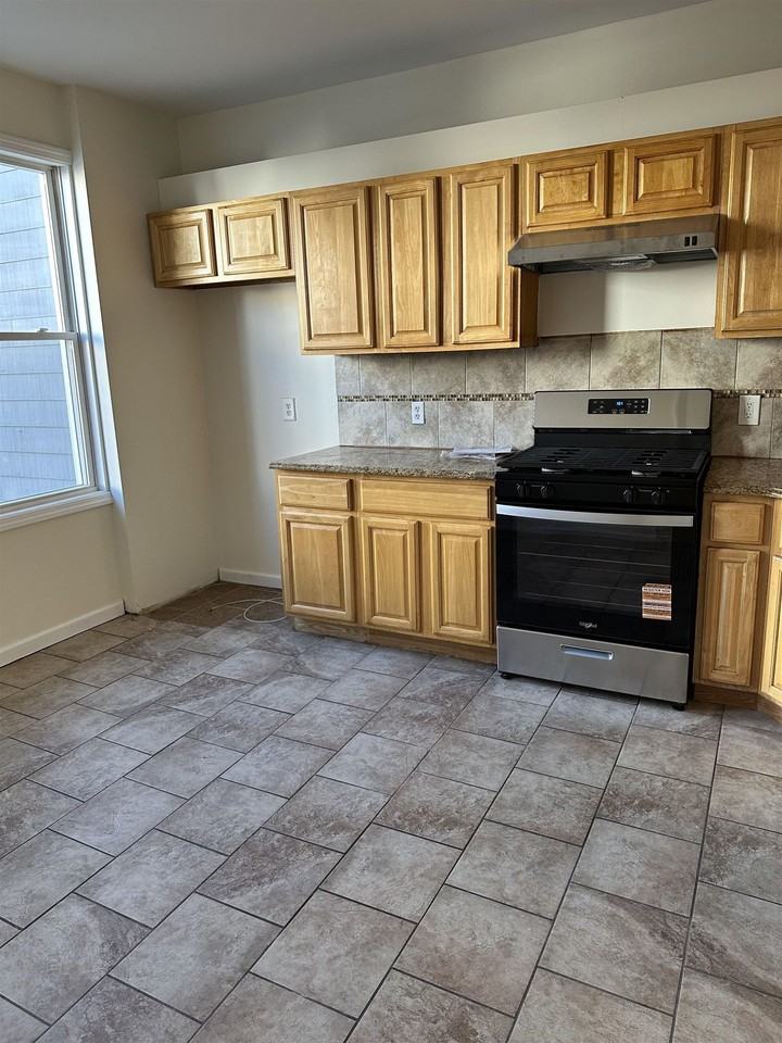 125 W 28th St #1 - Photo 7 of 13