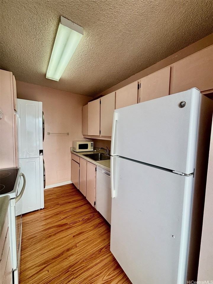 2410 Cleghorn St Apt 2403 #2403 - Photo 7 of 21