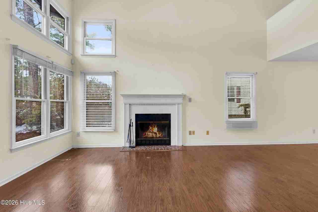 1824 Caracara Dr - Photo 4 of 39