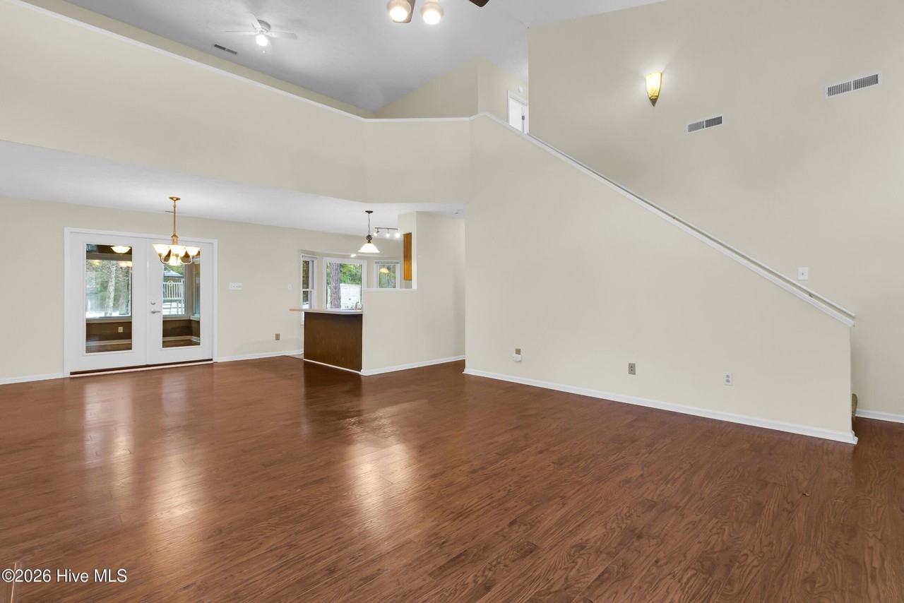 1824 Caracara Dr - Photo 5 of 39