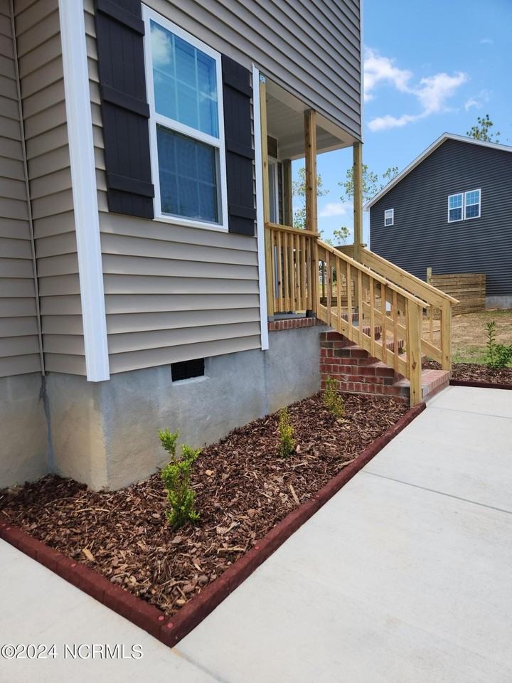 705 Gridiron Way - Photo 2 of 29