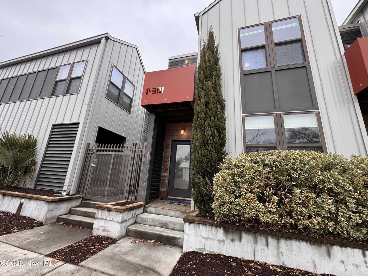 301 Martin St - Photo 2 of 24