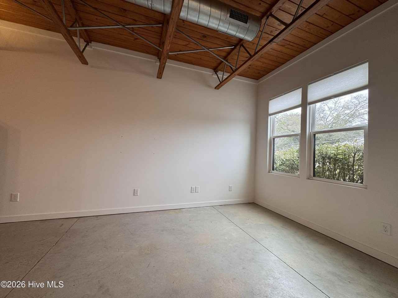 301 Martin St - Photo 4 of 24