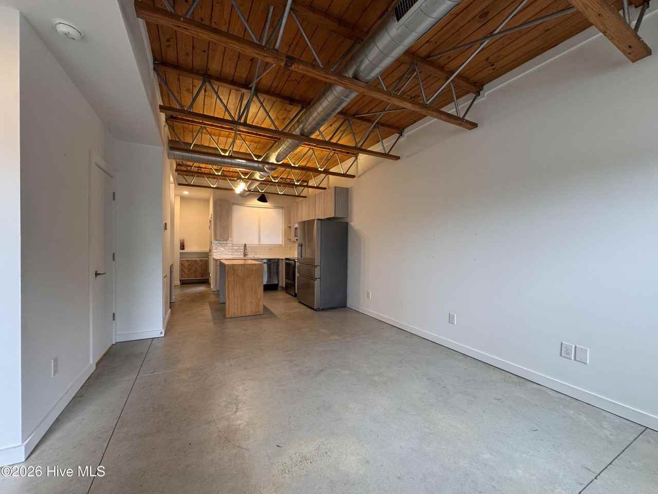 301 Martin St - Photo 5 of 24