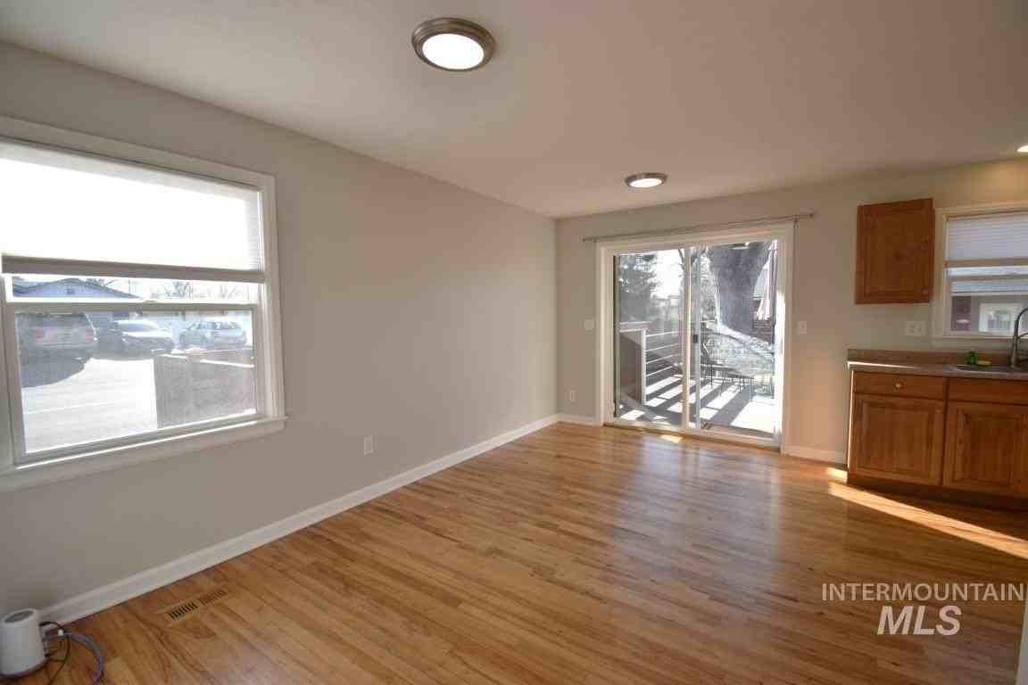 1327 S Leadville Ave - Photo 6 of 18