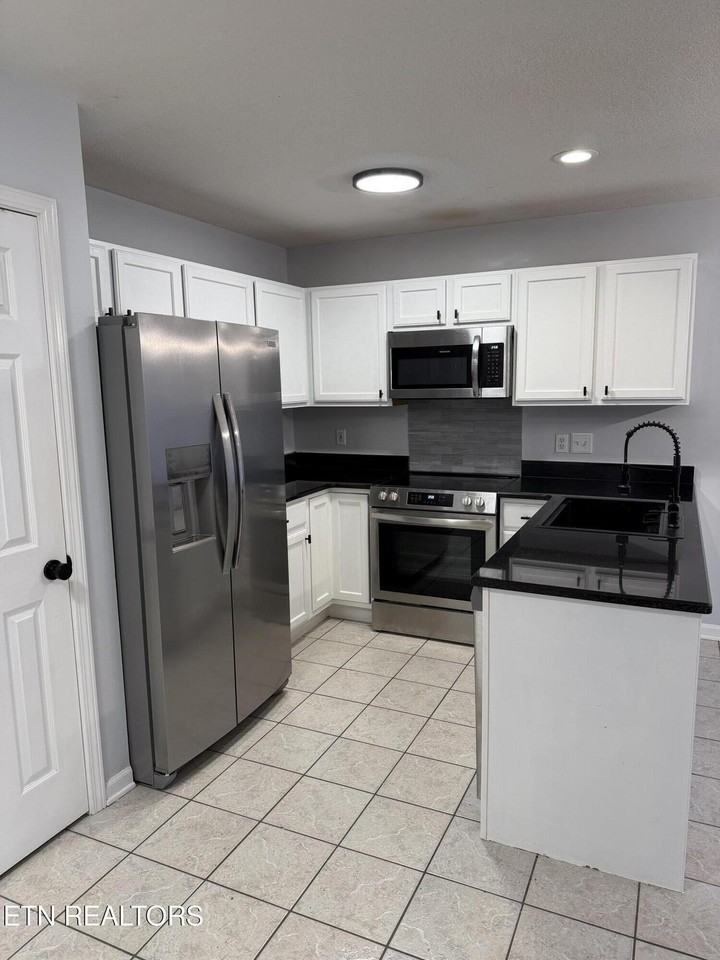 1615 Joe Hinton Rd - Photo 2 of 11