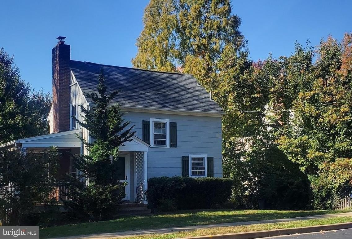 1670 N Longfellow St - Photo 2 of 35