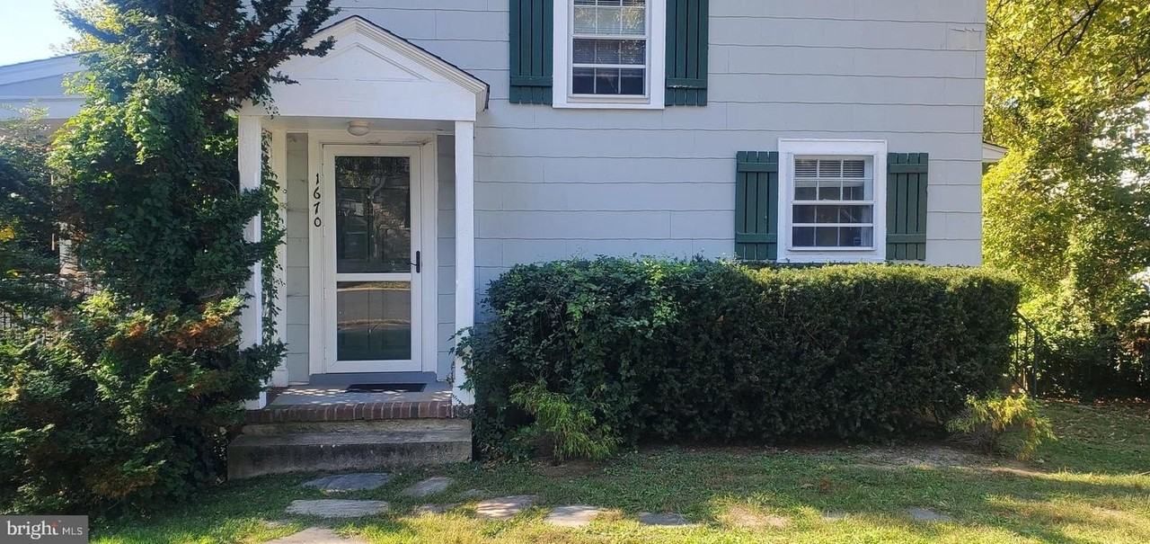 1670 N Longfellow St - Photo 4 of 35