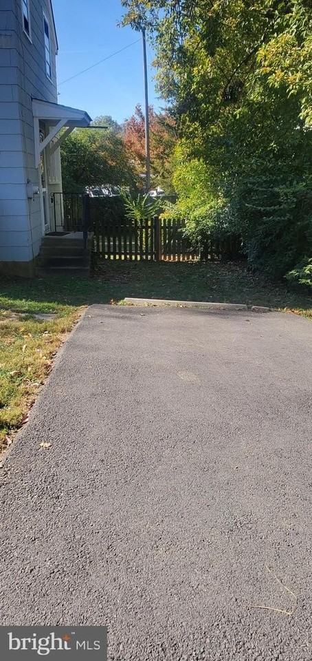 1670 N Longfellow St - Photo 5 of 35