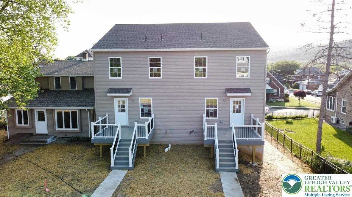 1549 Burkhardt St Apt D #D - Photo 2 of 29