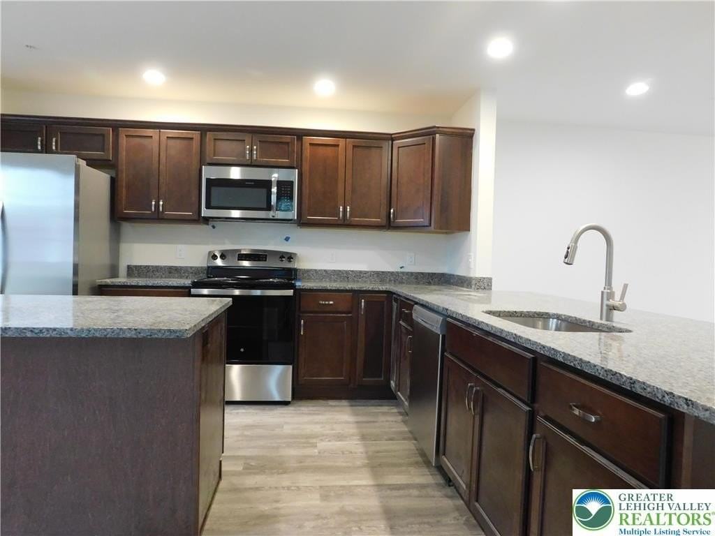 1549 Burkhardt St Apt D #D - Photo 6 of 29