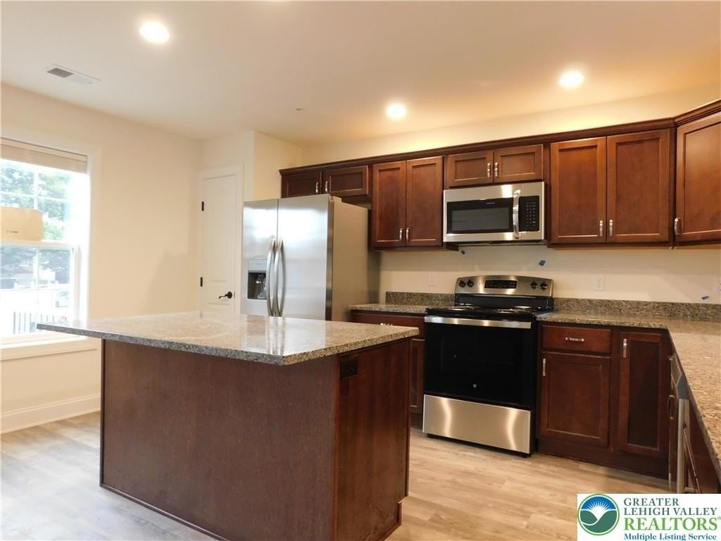 1549 Burkhardt St Apt D #D - Photo 7 of 29