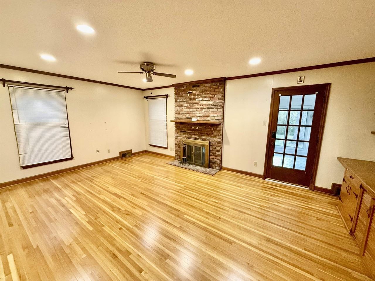 1881 Akerswood Cv - Photo 4 of 19