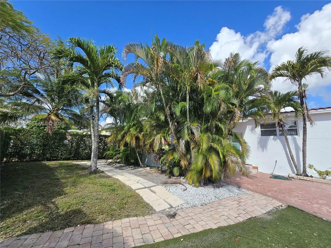 8105 Sw 17th Ter - Photo 3 of 24